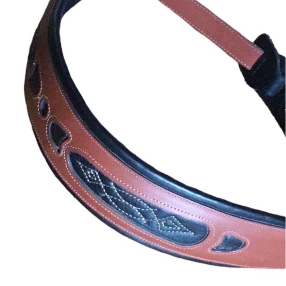 Levi’s leather guitar strap 3”